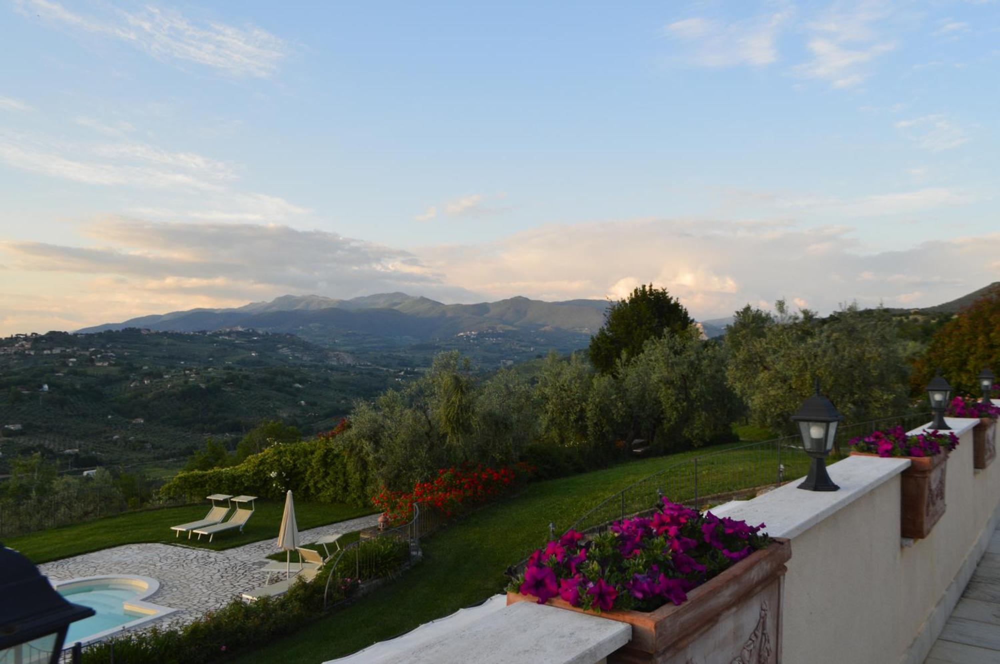 Villa Collebelvedere - Near Rome With Home Restaurant Fara in Sabina Экстерьер фото